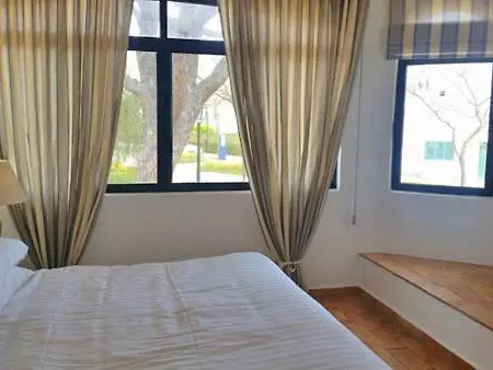 Villa Sleeps 6 Air Con Wifi T607859 *